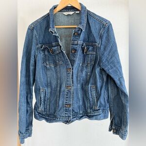 L.L. Bean 2000s era Women’s Jean classic fit Trucker denim Jacket size L